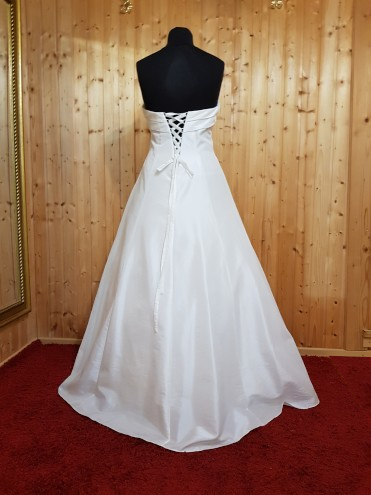 Brautkleid BK15-19433 hinten aus Bea's Hochzeits-Boutique